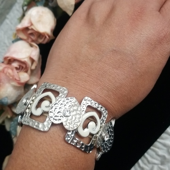 Adorable Hearts & Rhinestone Silver Tone Textured Stretch Bracelet - Picture 5 of 8